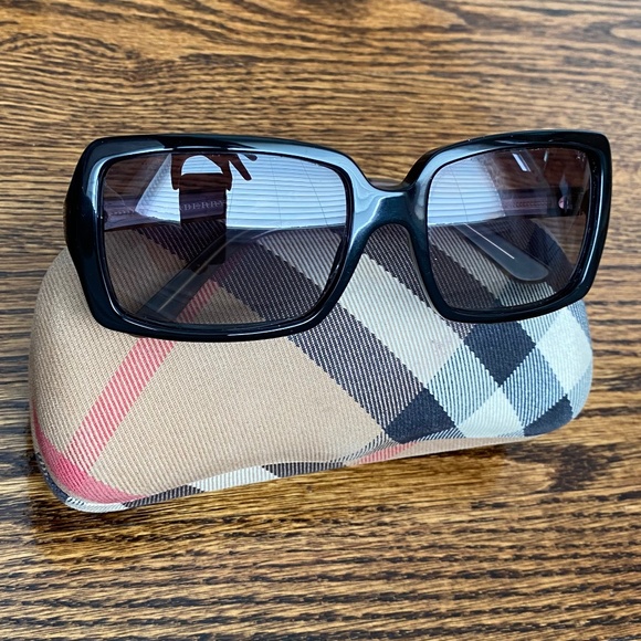 Authentic Burberry Sunglasses - Picture 3 of 14